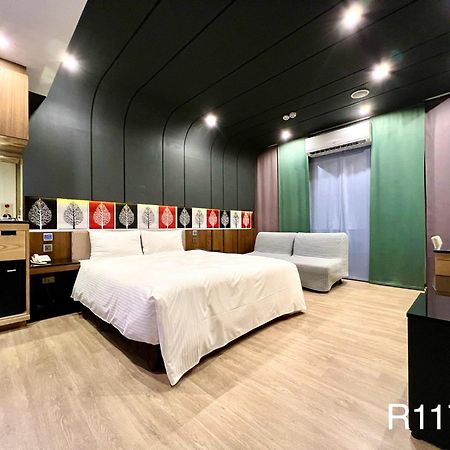 Catwalk Motel -Tainan Buitenkant foto