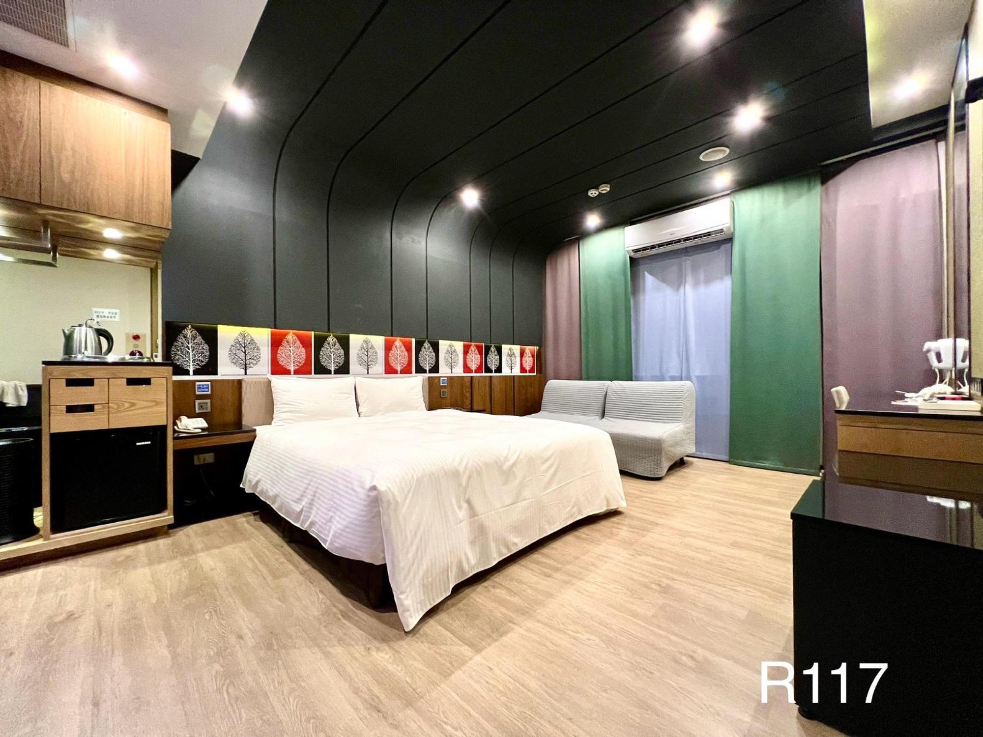 Catwalk Motel -Tainan Buitenkant foto